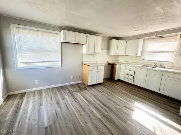 Follansbee, WV 26037,546 Rose ST