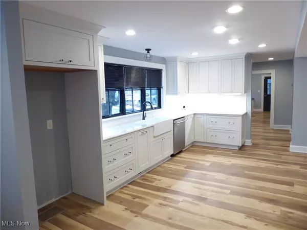 Cleveland, OH 44113,4302 John AVE