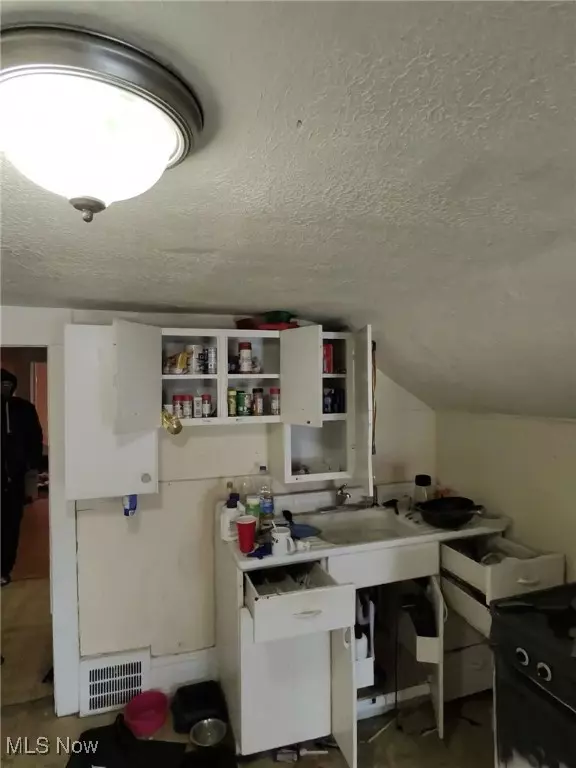 Cleveland, OH 44105,7418 Clement AVE