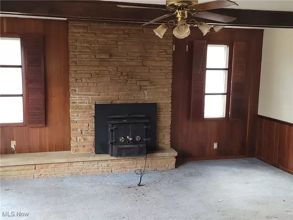 Olmsted Twp, OH 44138,5708 Lewis RD