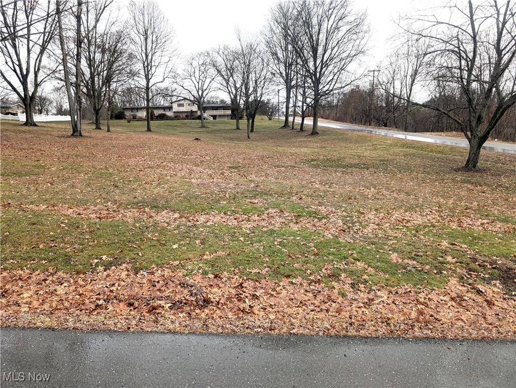 Hillcrest DR NW, Dover, OH 44622