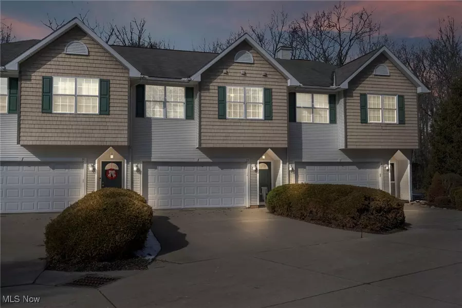 27 Elm Creek WAY, Aurora, OH 44202