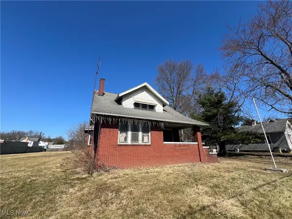 2847 Tibbetts Wick RD, Girard, OH 44420
