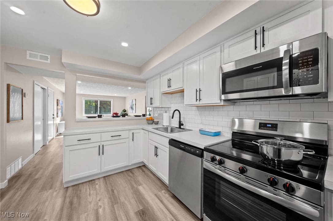 Rocky River, OH 44116,21044 Southbend CIR #5