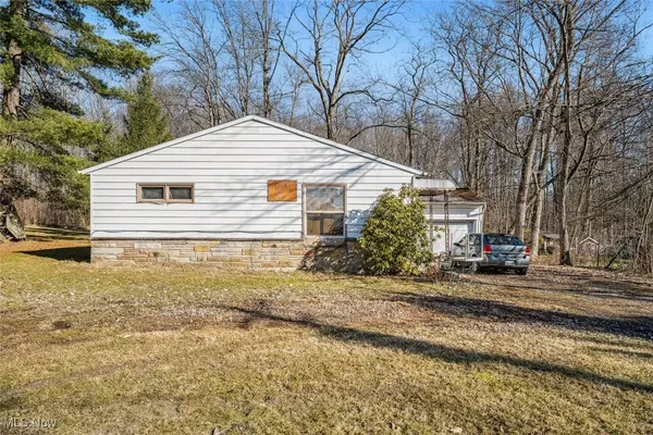 9704 Cleveland DR, Auburn, OH 44023