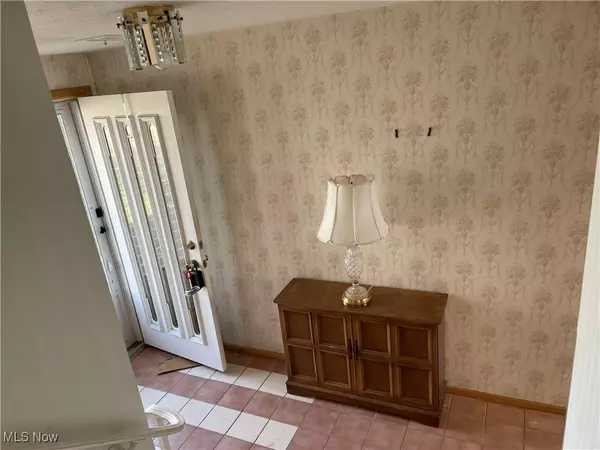 Lyndhurst, OH 44124,2012 Edenhall DR