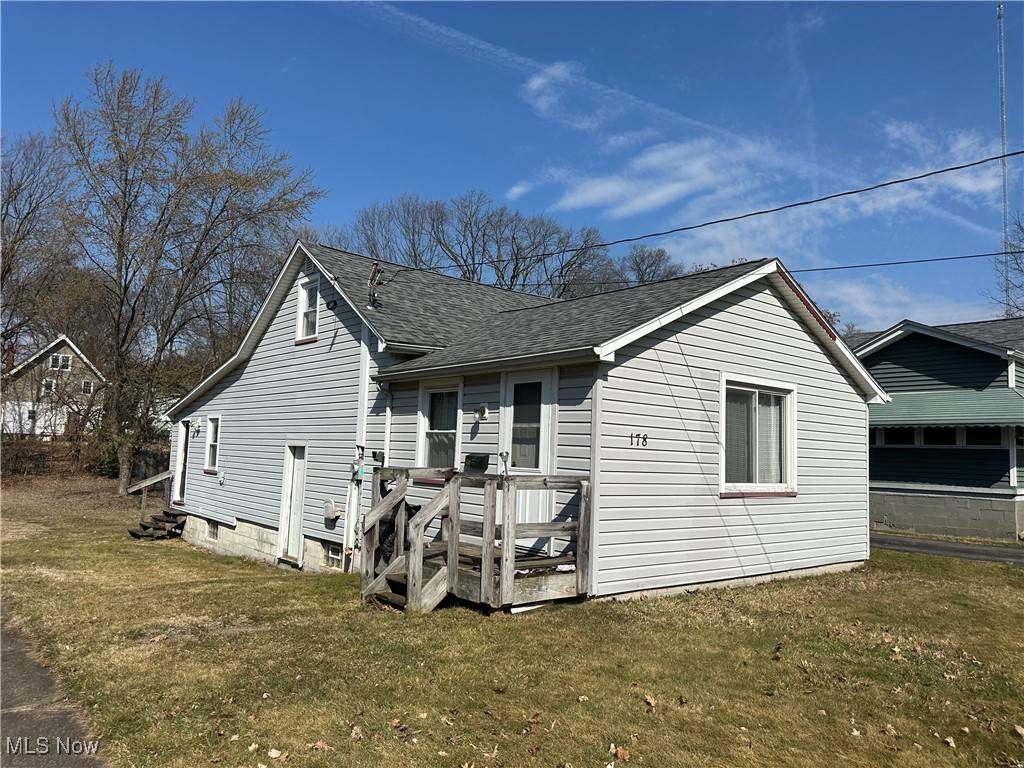 178 Wychwood LN, Youngstown, OH 44512