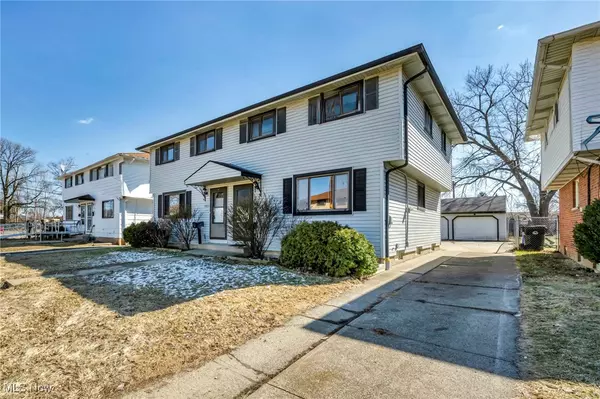 Cleveland, OH 44135,15211-15213 Aldene AVE