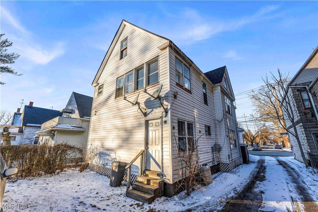 Cleveland, OH 44105,6632 Fleet AVE
