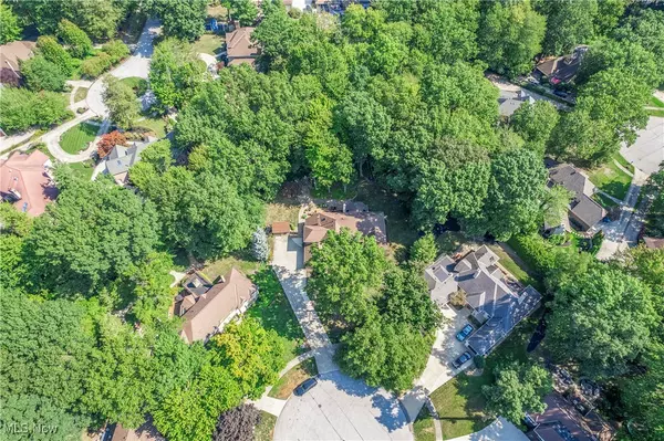 Bay Village, OH 44140,169 Plymouth DR