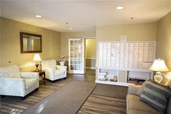 Rocky River, OH 44116,2885 Pease DR #219