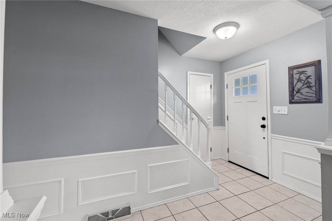 Akron, OH 44333,2704 Foxwood DR