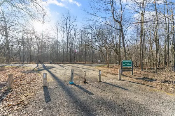 Boardman, OH 44512,801 Golfview AVE