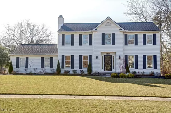 2230 Holly LN, Avon, OH 44011