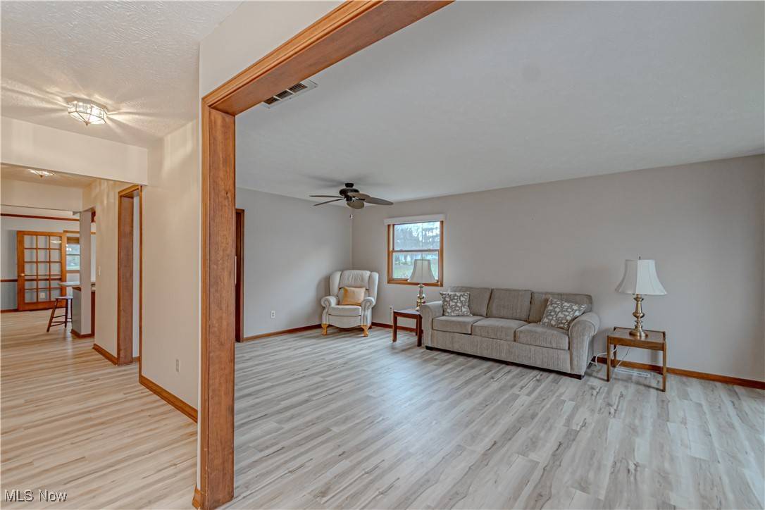 Strongsville, OH 44136,10681 Stapleton DR