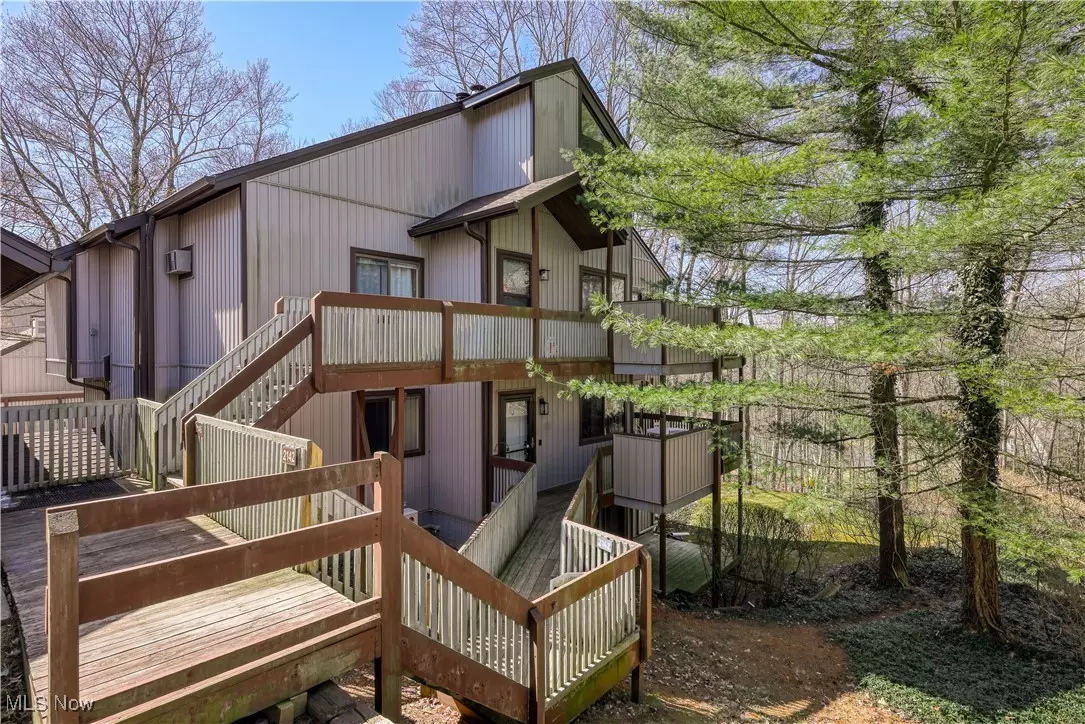 Cuyahoga Falls, OH 44223,2142 Pinebrook TRL