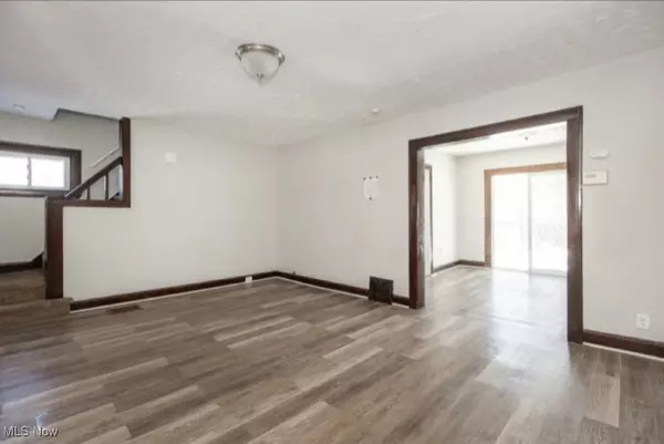 Bedford, OH 44146,733 High ST