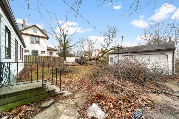 Cleveland, OH 44110,1386 E 185th ST