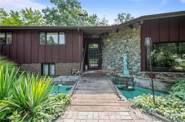 Mayfield Village, OH 44143,479 Hickory Hill DR