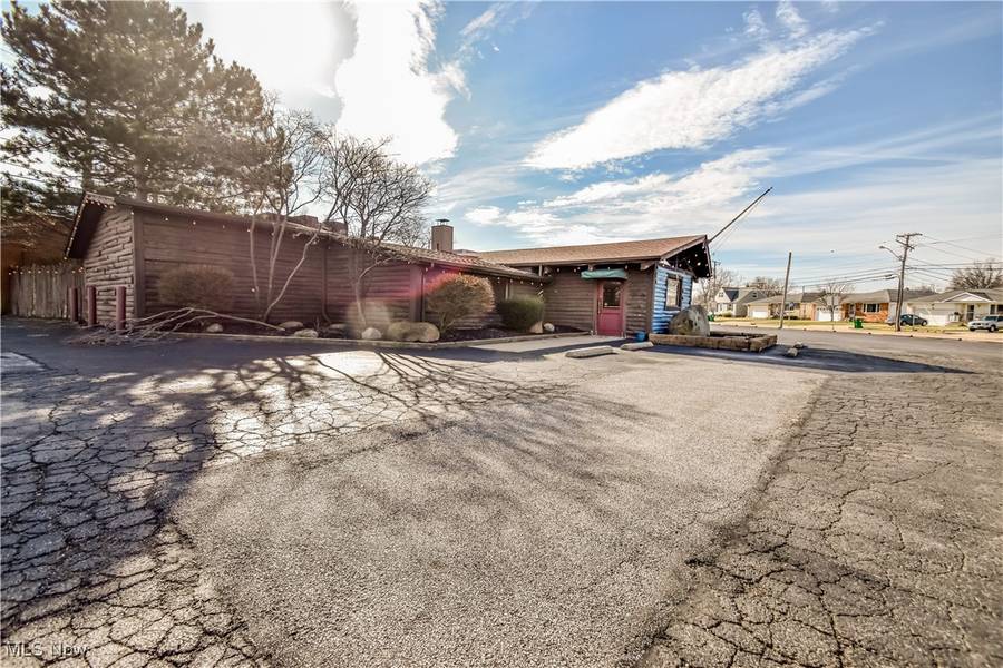 28810 Lake Shore BLVD, Willowick, OH 44095