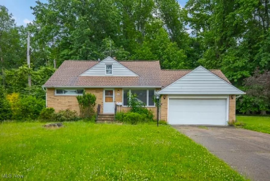 1883 Skyline DR, Richmond Heights, OH 44143