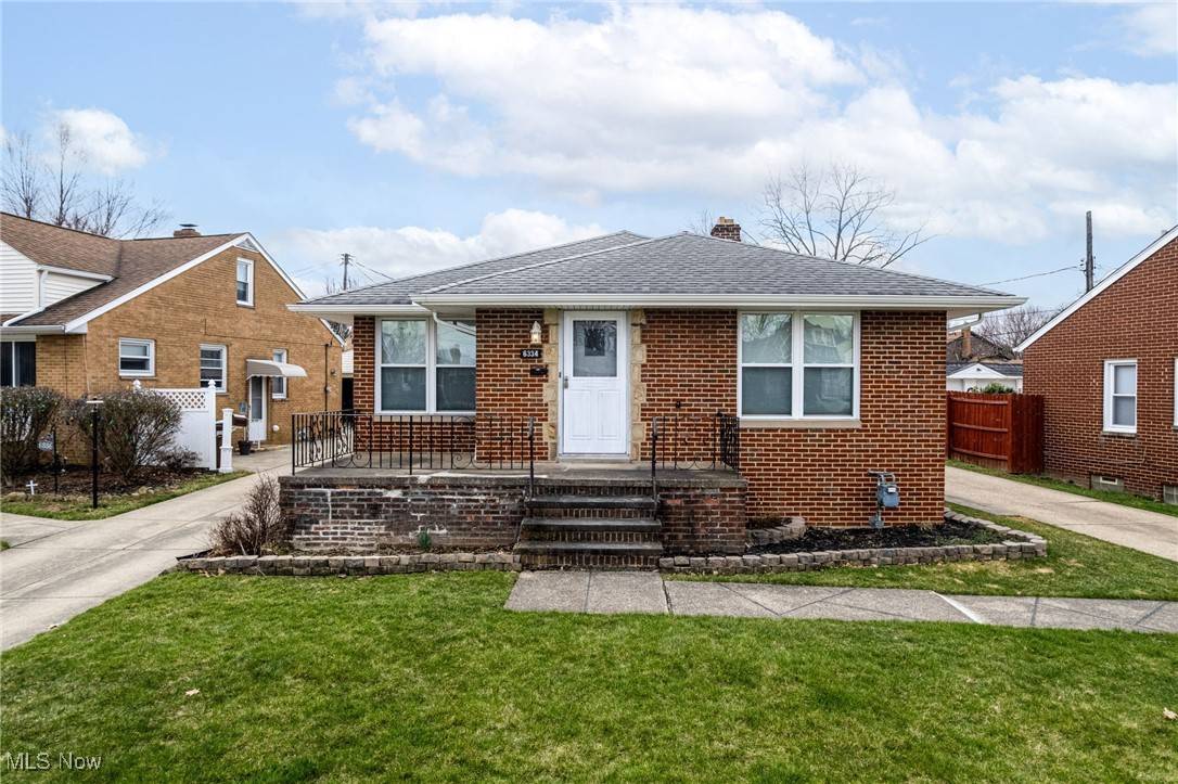 6334 Chestnut Hills DR, Parma, OH 44129