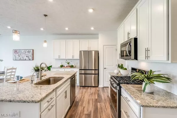 Aurora, OH 44202,835-2 Dipper LN