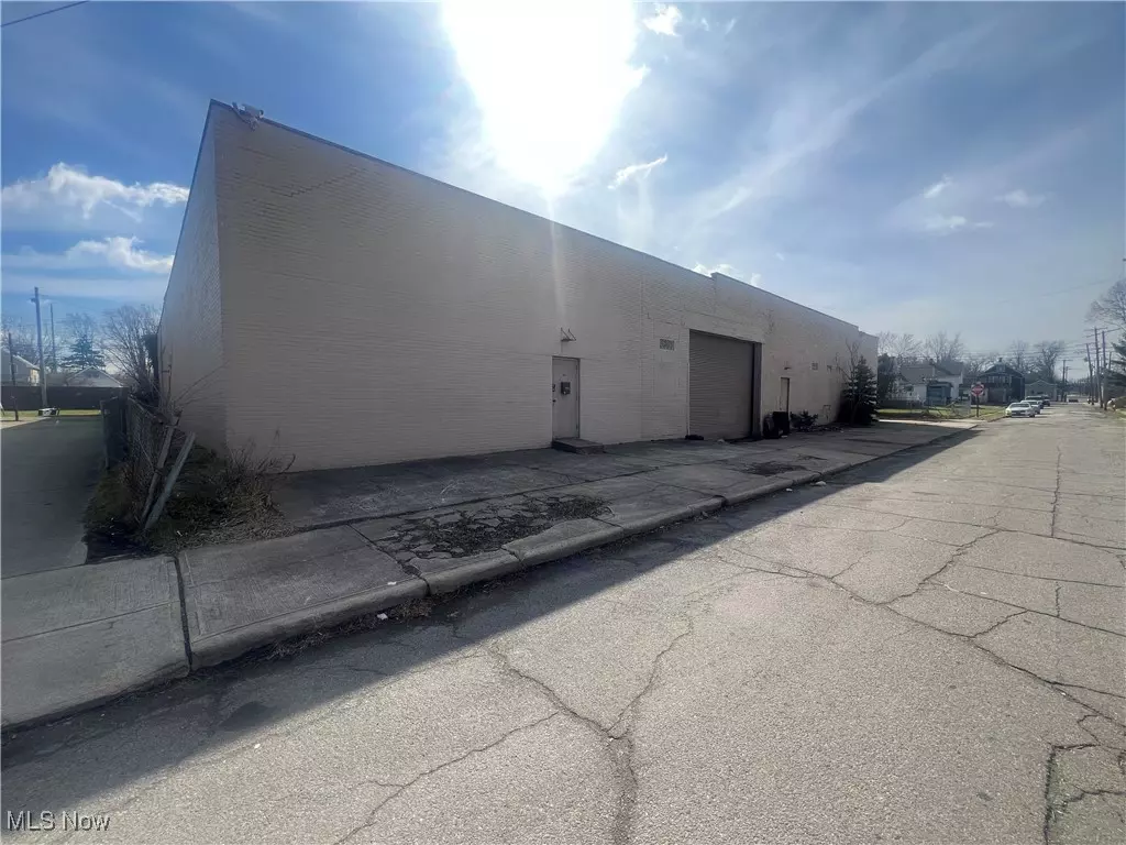 Cleveland, OH 44127,3441 E 76th ST
