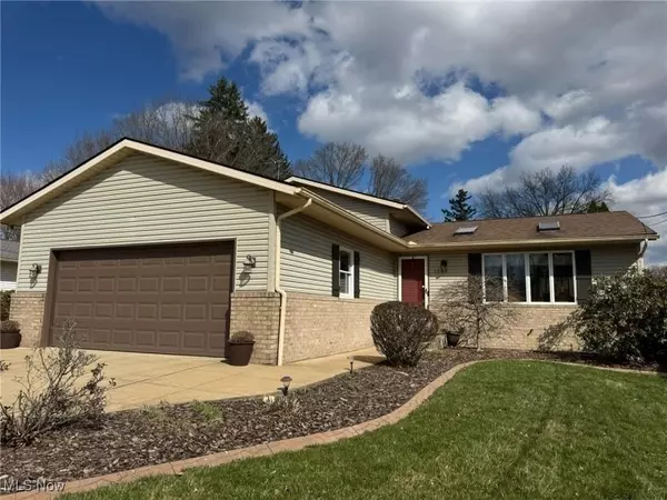 North Canton, OH 44720,1204 Overridge AVE SE