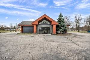 5348 E Lake RD, Sheffield Lake, OH 44054