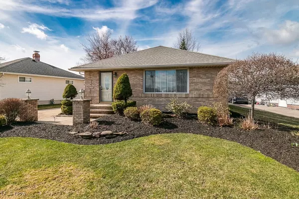 1584 Mallard DR, Mayfield Heights, OH 44124