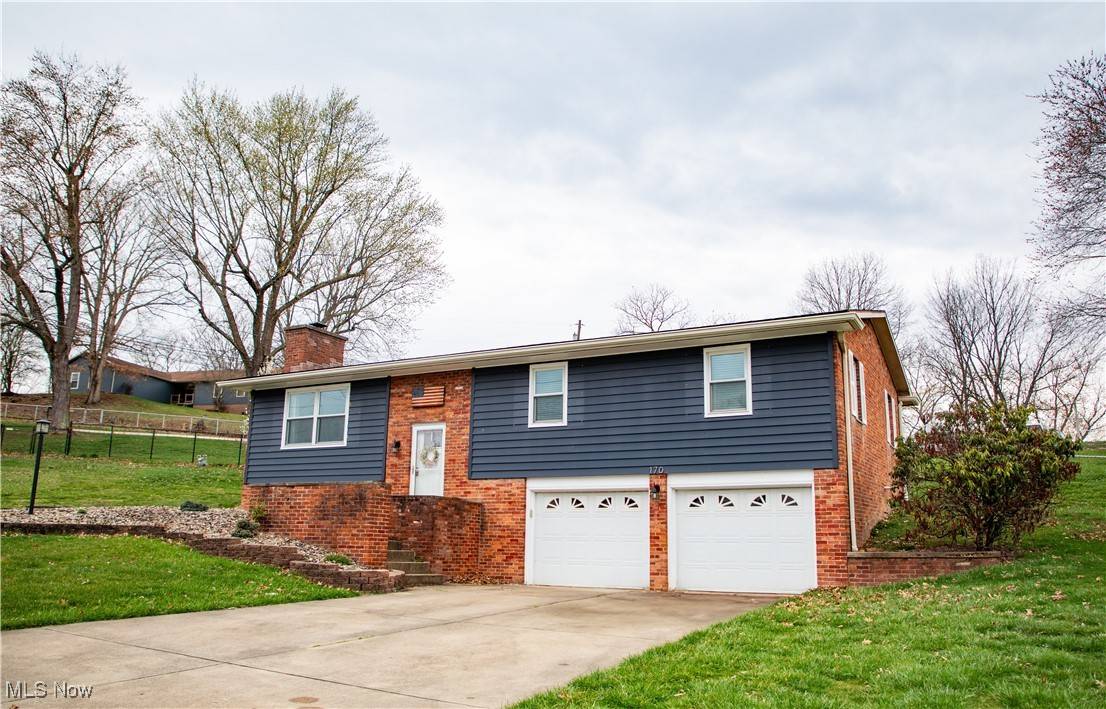 170 North Hills Drive, Parkersburg, WV 26104
