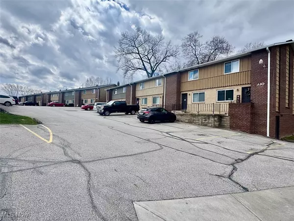 Hartville, OH 44632,300 Lincoln ST SW