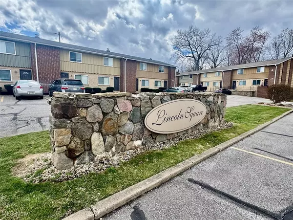 300 Lincoln ST SW, Hartville, OH 44632