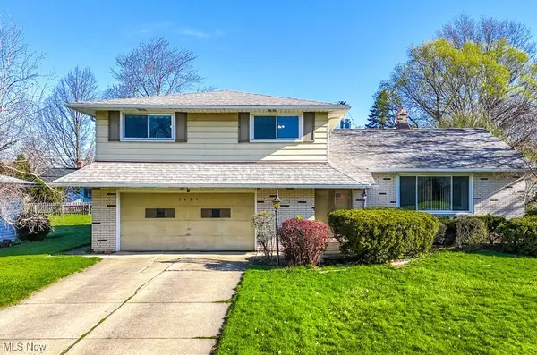 5429 Chickadee LN, Lyndhurst, OH 44124