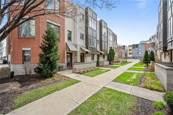 1451 Lindazzo AVE, Cleveland, OH 44114