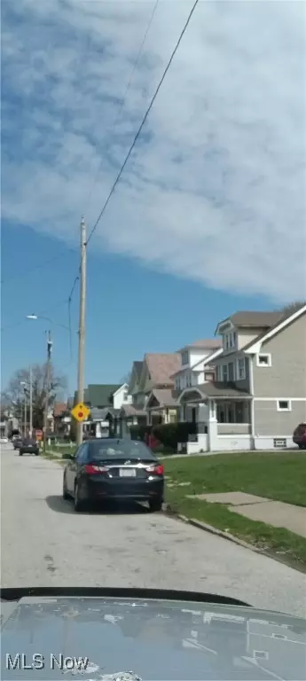 Cleveland, OH 44108,463 E 120th ST