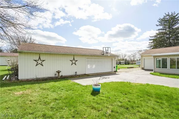 Canton, OH 44721,6240 Hollydale AVE NE