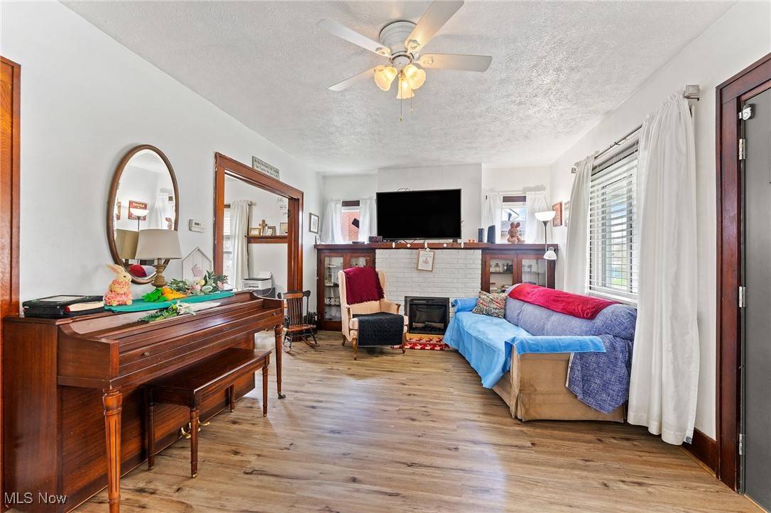 Hubbard, OH 44425,137 E Park AVE