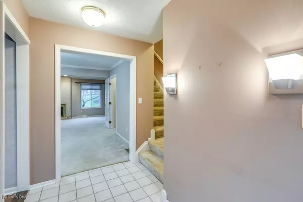 Chagrin Falls, OH 44023,17603 Eastbrook TRL