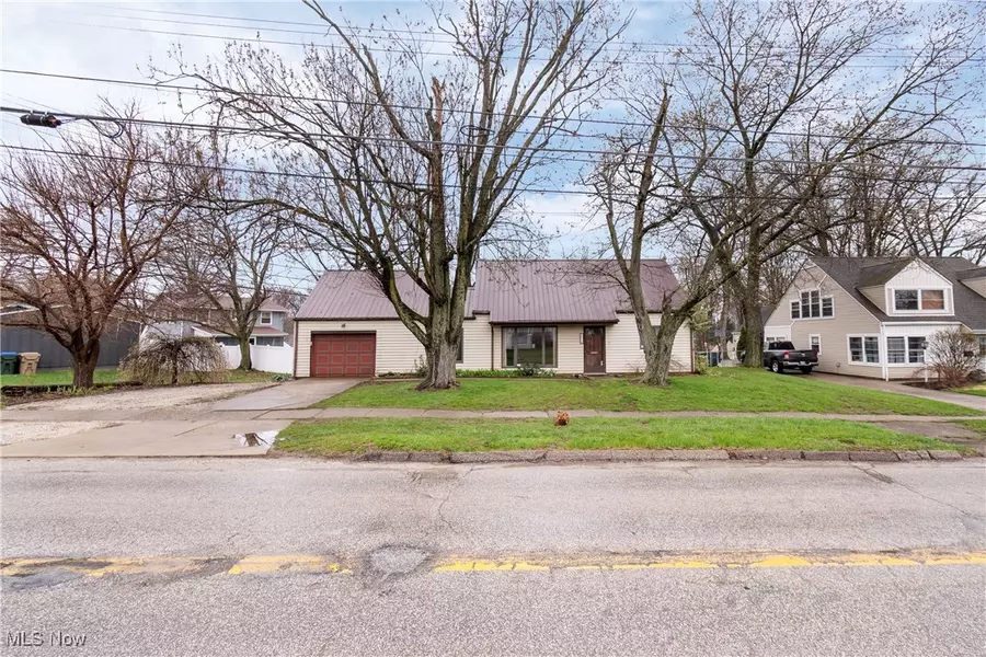 2079 Bailey RD, Cuyahoga Falls, OH 44221