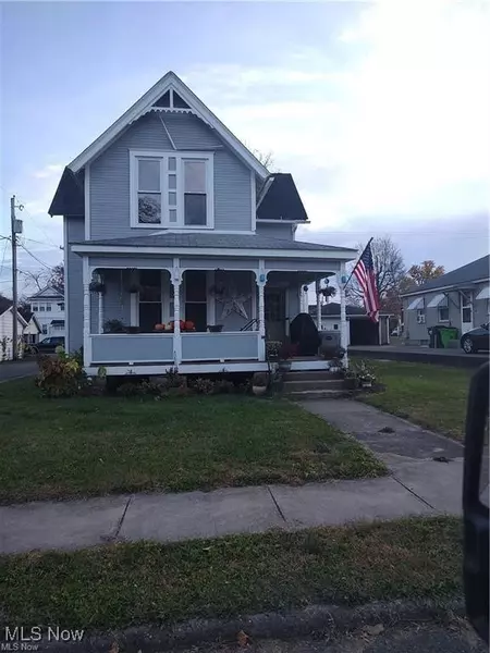 1001 Adams ST, Coshocton, OH 43812