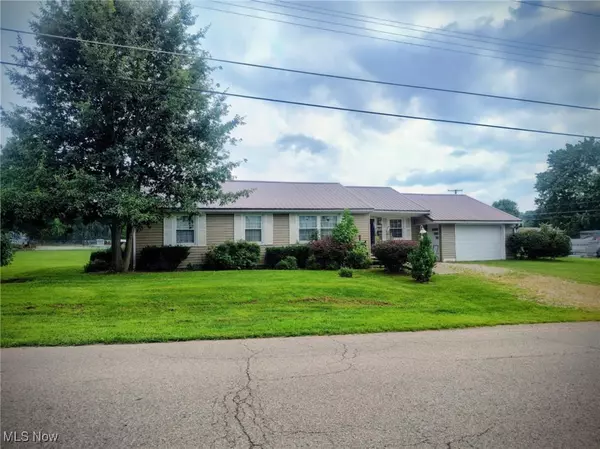 16 Beech Rock DR, Zanesville, OH 43701