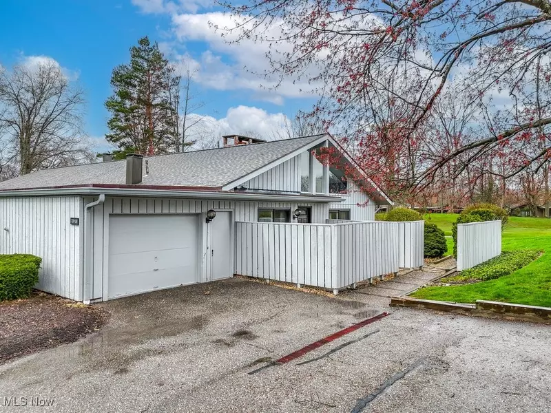 706-39 Claridge LN, Aurora, OH 44202