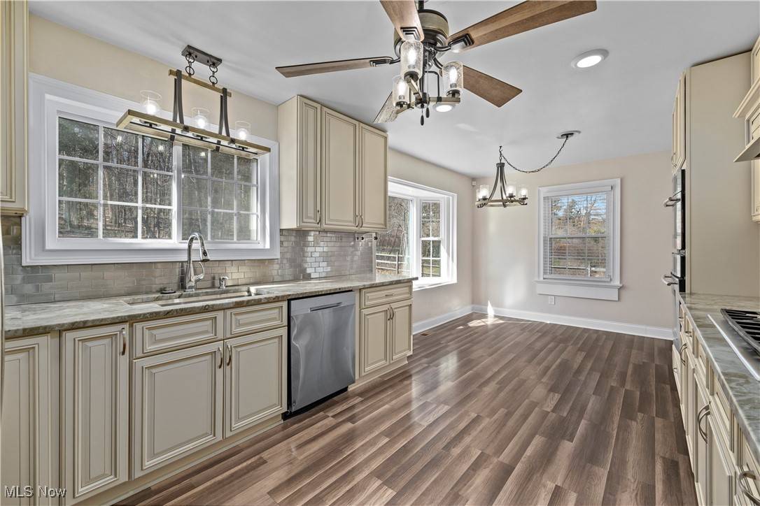 Seven Hills, OH 44131,276 E Ridgewood DR