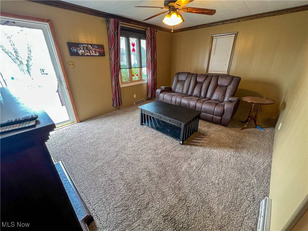 East Liverpool, OH 43920,106 N Surry RD