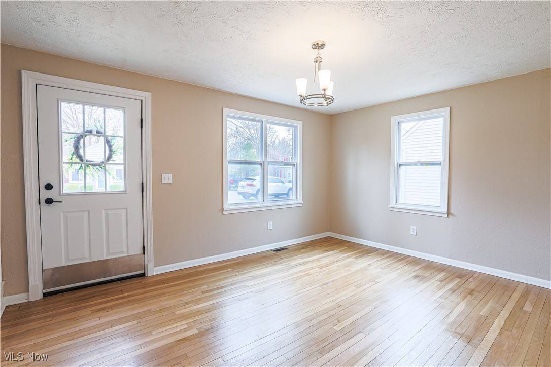 Avon Lake, OH 44012,244 S Point DR