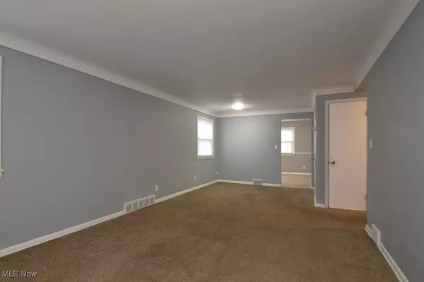 Garfield Heights, OH 44125,4666 E 86th ST #UP