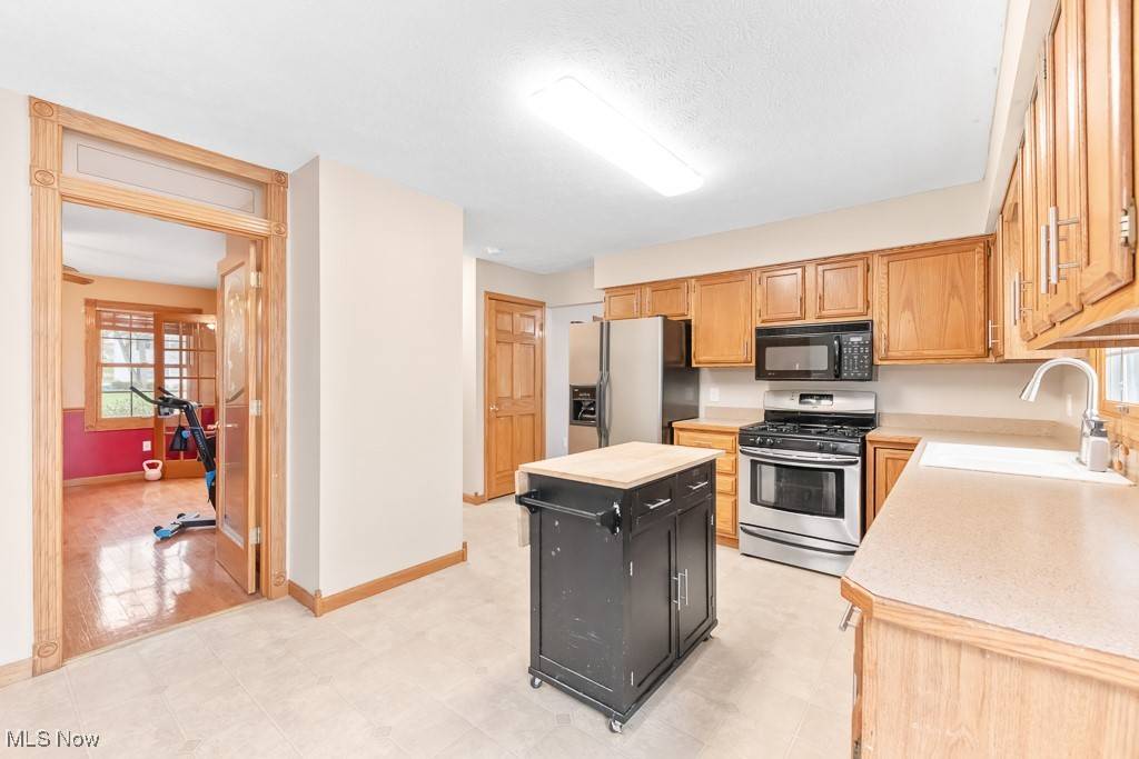 Brunswick, OH 44212,3045 Greenwich LN