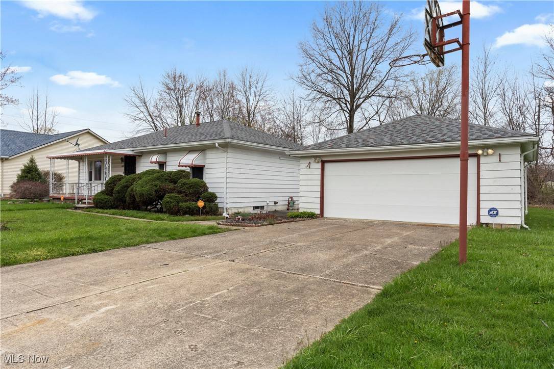 Elyria, OH 44035,631 State ST
